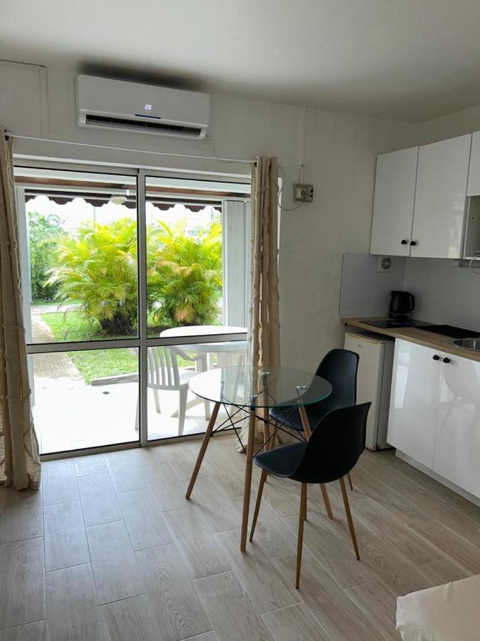 Superbe Studio Avec Piscine, Au Coeur De La Marina! Village Soleil ! Proche Aeroport & Ferry Le Gosier  Bagian luar foto