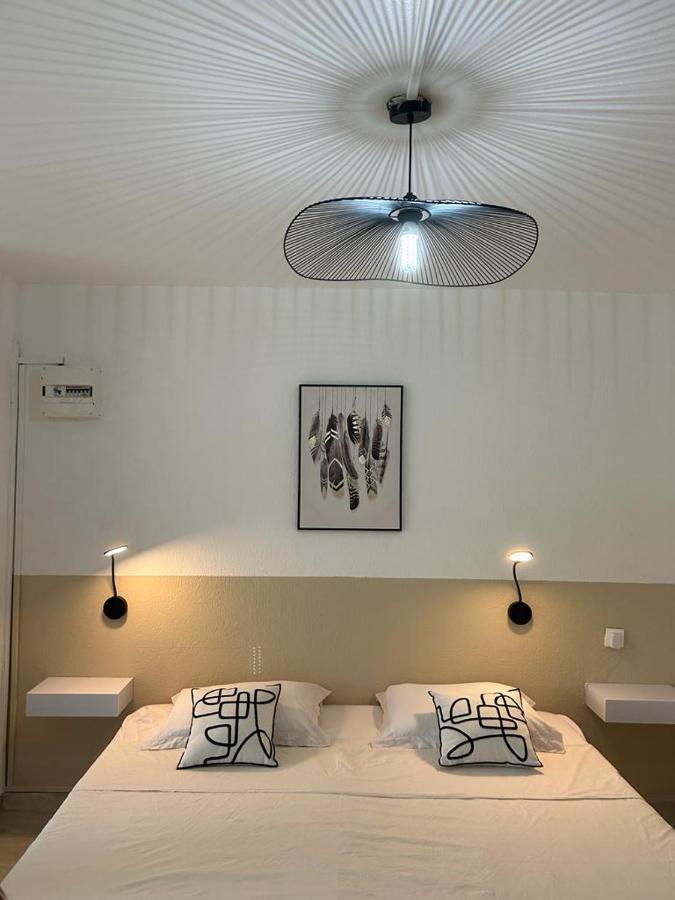 Superbe Studio Avec Piscine, Au Coeur De La Marina! Village Soleil ! Proche Aeroport & Ferry Le Gosier  Bagian luar foto