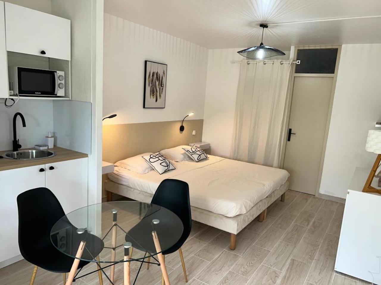 Superbe Studio Avec Piscine, Au Coeur De La Marina! Village Soleil ! Proche Aeroport & Ferry Le Gosier  Bagian luar foto
