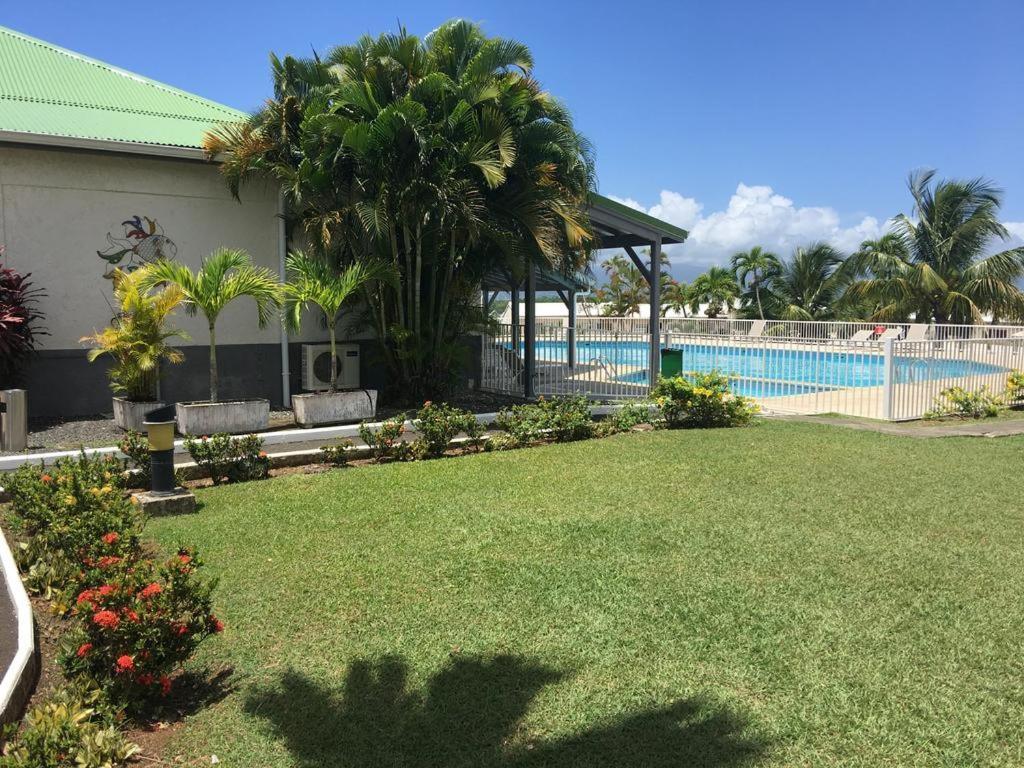Superbe Studio Avec Piscine, Au Coeur De La Marina! Village Soleil ! Proche Aeroport & Ferry Le Gosier  Bagian luar foto