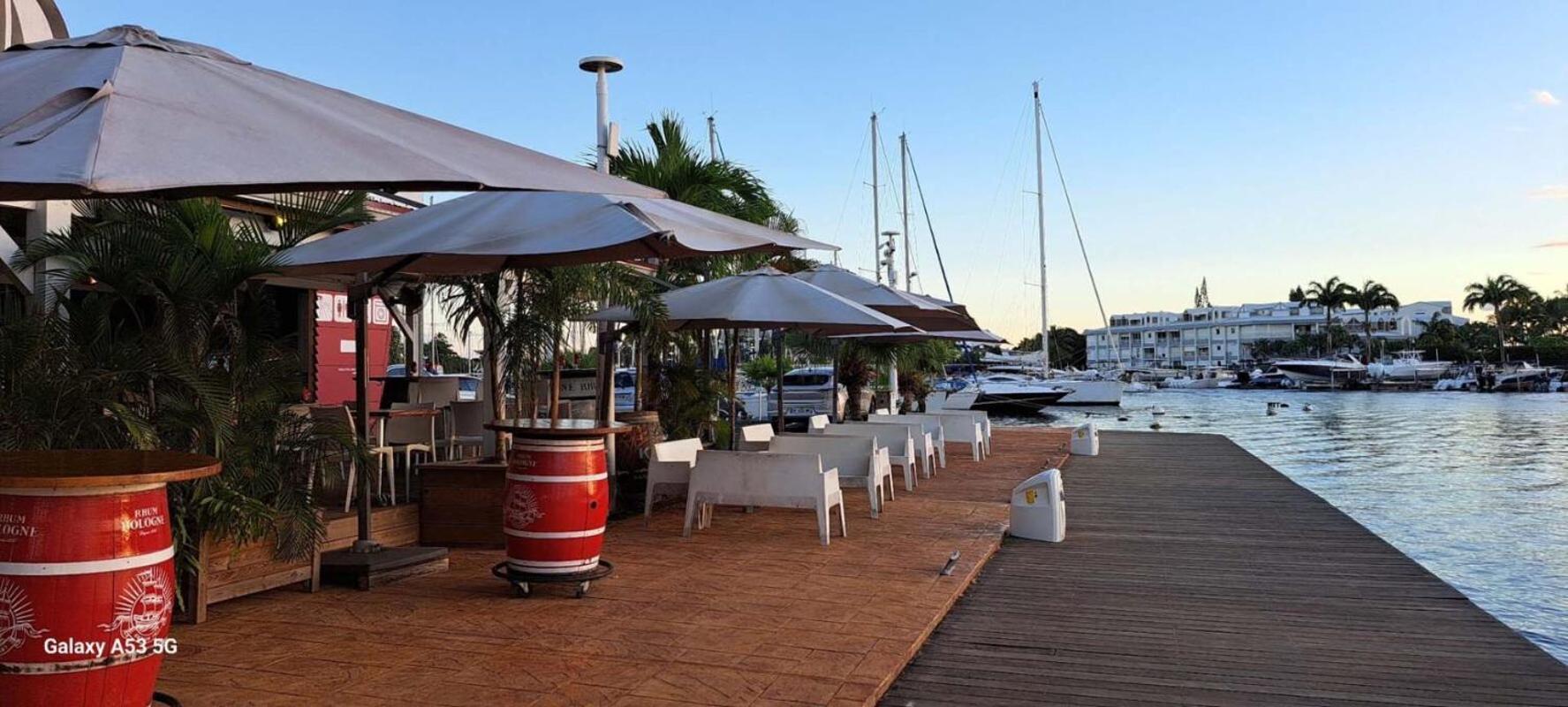 Superbe Studio Avec Piscine, Au Coeur De La Marina! Village Soleil ! Proche Aeroport & Ferry Le Gosier  Bagian luar foto